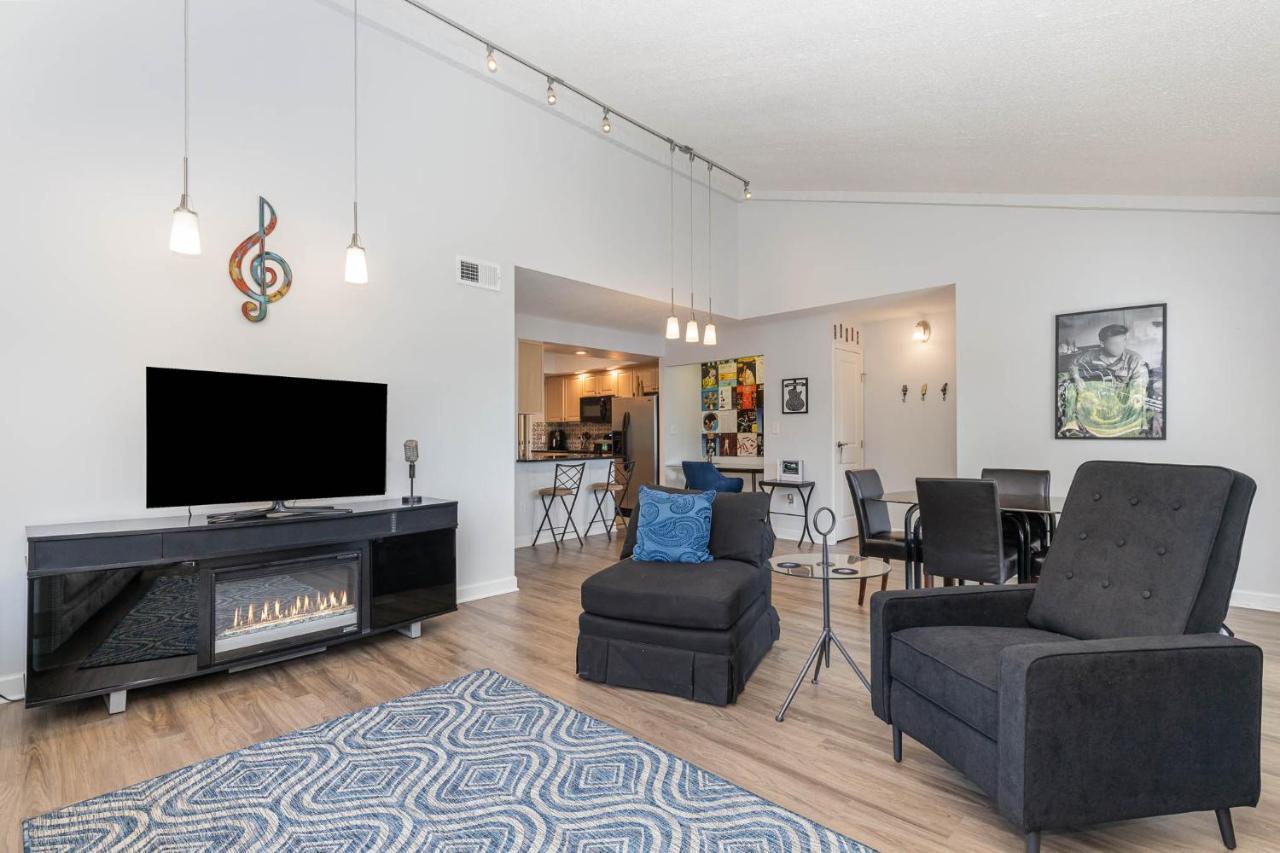 Large, Stunning Elvis Themed Condo,10 Min From Cvg Florence Dış mekan fotoğraf